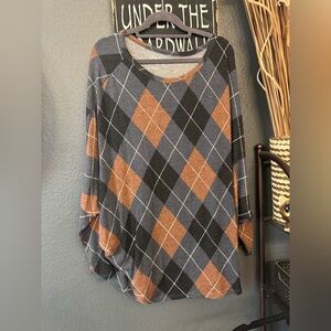 Mauruces 24/7 Heather Gray, Black and Brown Argyle Top!